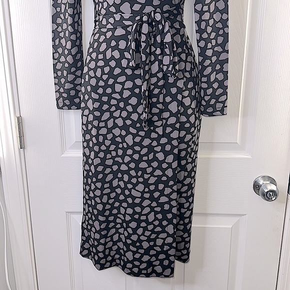 🔥 🔥 🔥 ALERT. POA! NWT WRAP AROUND 👗. It just don’t get NO BETTER. Maxi fit! - Picture 9 of 12